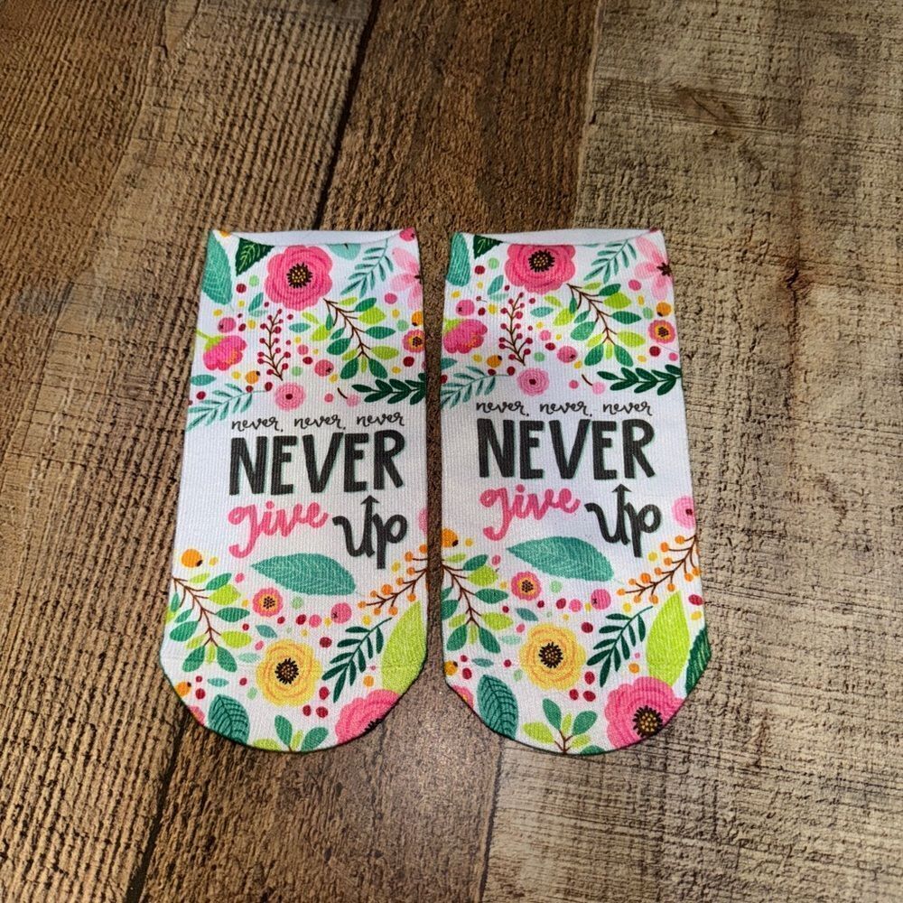 Sublime Designs Adults Fun Printed No Show Socks Never Give Up One Size